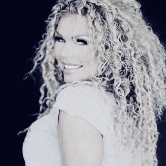 Meet your Posher, Lara - Picture 1 of 1